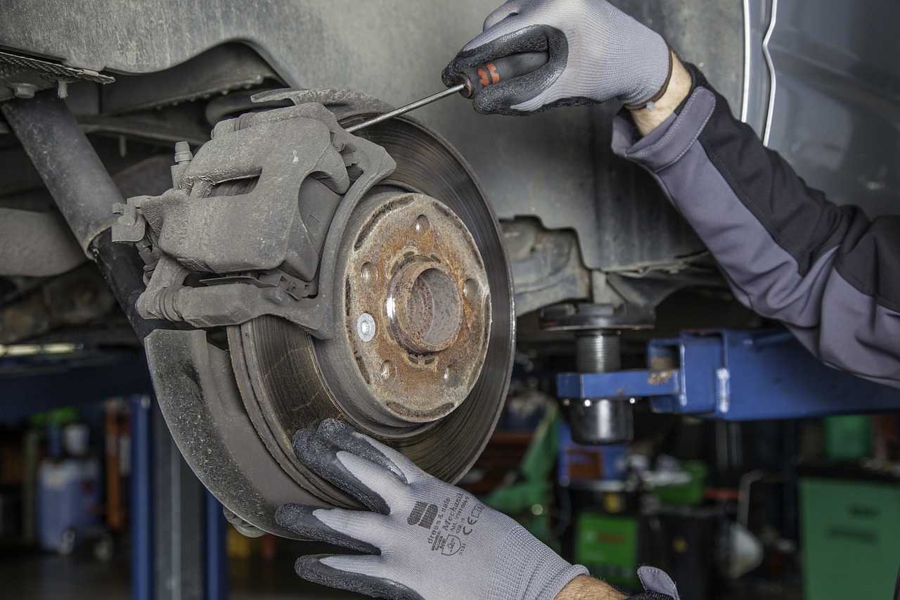 The Ultimate Guide to Brake Pads: Working and Symptoms of Faulty Pads
